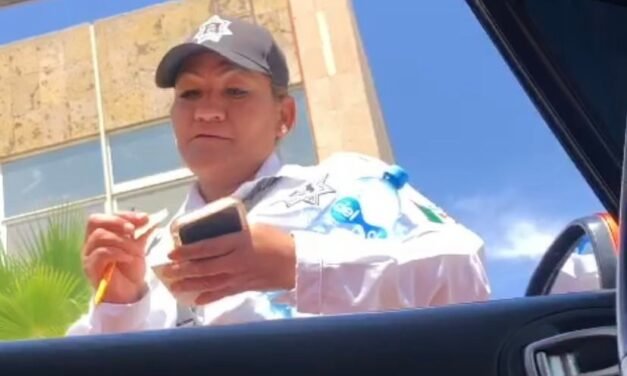 Hombre exhibe a tránsito de Torreón por pedirle 500 pesos para no multarlo