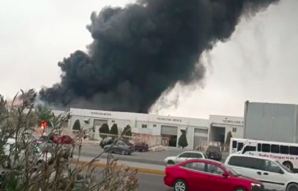 Deja 2 heridos incendio en bodegas del IMSS en Arteaga, Coahuila