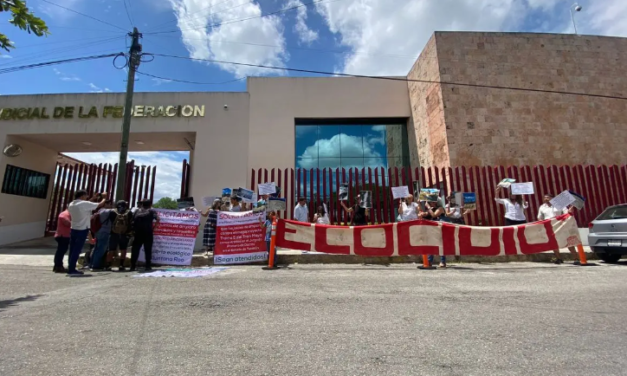 Colectivo ‘Selvame del Tren’ protesta frente a Poder Judicial de Mérida