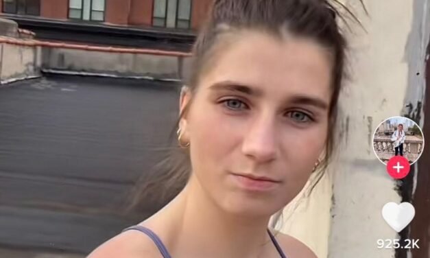 Un Uber Eats se hace viral luego de salvar a una joven atrapada en el techo de su departamento