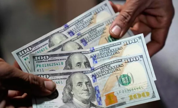 Dólar abre a la baja en 18.07 pesos al mayoreo