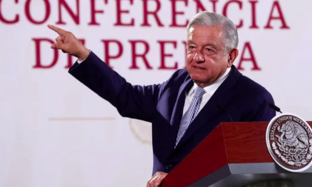 Los medios de comunicación están en manos de puro potentado: López Obrador
