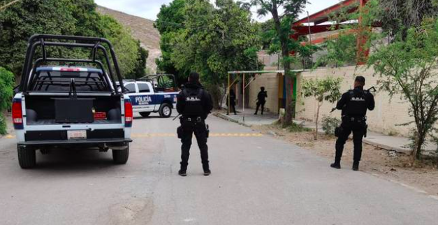 Policías de Torreón repelen agresión y capturan a individuo; aseguran narcóticos y un arma