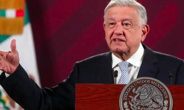 Se revisarán contratos público-privados para operar hospitales: AMLO