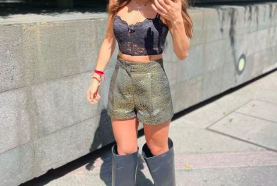 Tania Rincón se unió al trend de short y bucaneras