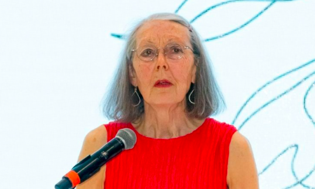 Anne Carson recita poesía a los coahuilenses
