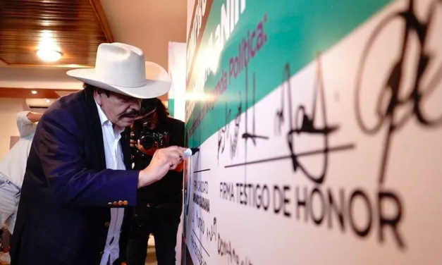 Armando Guadiana firma 10 compromisos por la niñez de Coahuila