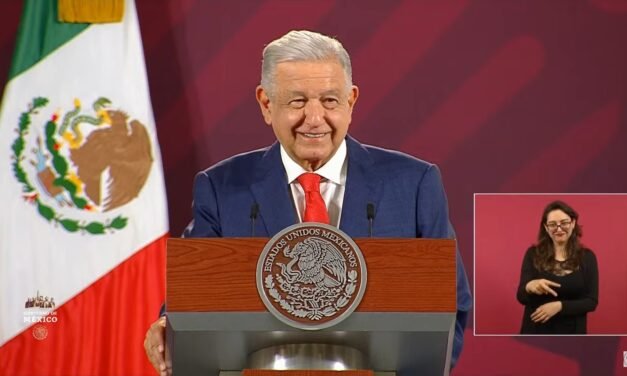 «Es un ¡orgullo mexicano!», dice AMLO a Elena Reygadas