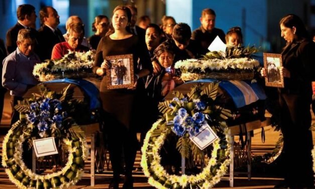 Llegan cuerpos de migrantes a Centroamérica; Honduras demanda castigo por incendio en Ciudad Juárez