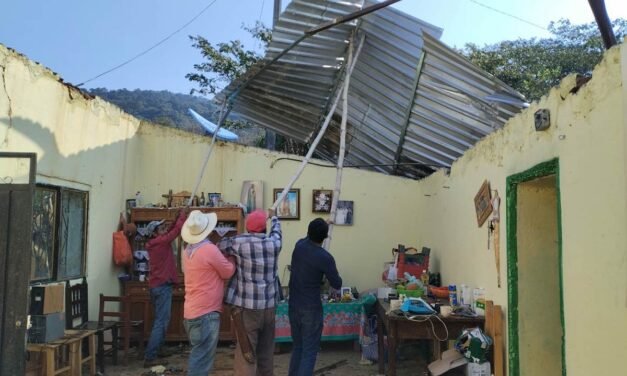 Granizada en Oaxaca deja sin techo y sin luz a viviendas de pobladores
