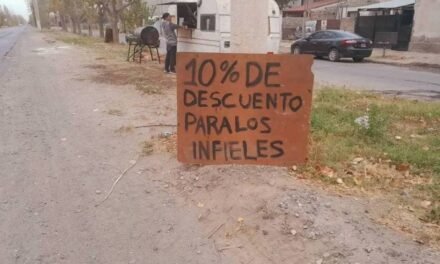 Puesto de empanadas se vuelve viral luego de dar el 10% de descuento a los infieles