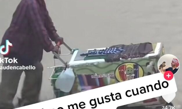 Hombre recauda fondos para un paletero que fue captado empujando su carrito bajo la lluvia en Coahuila