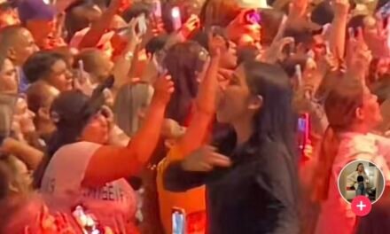 Joven se vuelve viral en un concierto de Julión Álvarez por cantar usando el lenguaje de señas