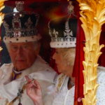 Carlos III y Camila inician la procesión a Buckingham tras ser coronados