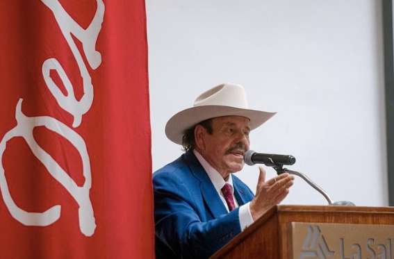 Armando Guadiana reconoce a los maestros de Coahuila; va por el rescate del fondo de pensiones