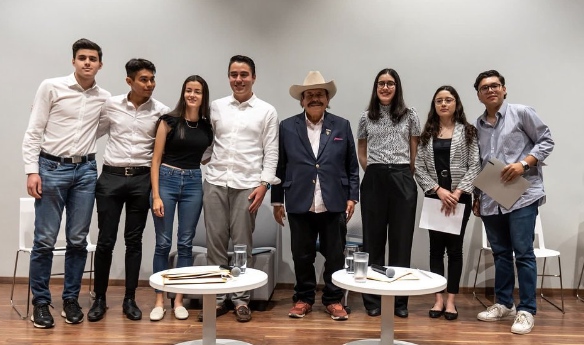 Guadiana se reúne con empresarios y estudiantes de Torreón; anuncia reactivación del Metrobús Laguna