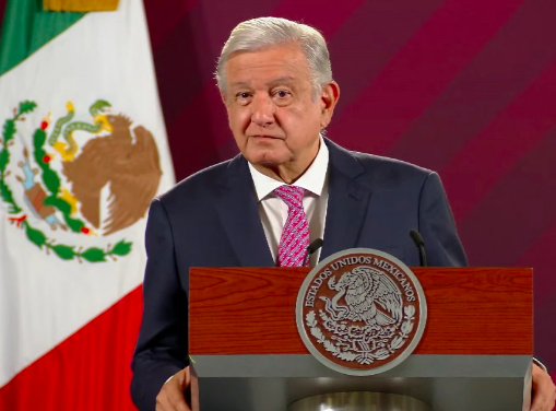 AMLO niega notificación de suspensión para nuevos libros de texto