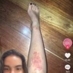 Joven cuenta su experiencia al caminar descalza por playas de Colombia