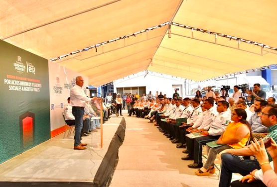 Entrega alcalde de Torreón reconocimientos a elementos de Tránsito y Vialidad