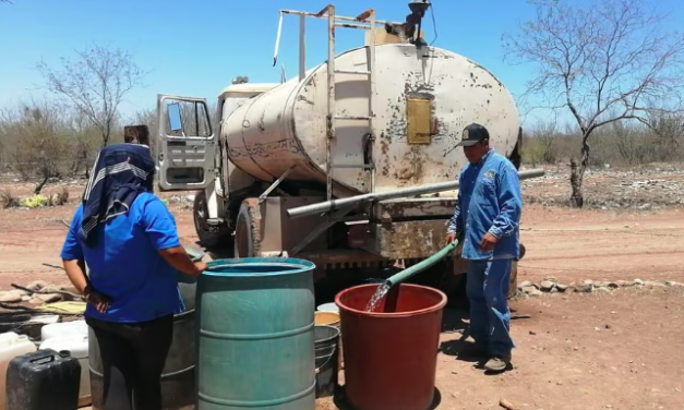 Ayuntamiento de Torreón apoya al Simas Rural con entrega de agua en pipas