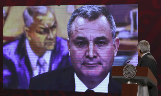 AMLO acusa que abogados de García Luna han tratado de tirar demanda