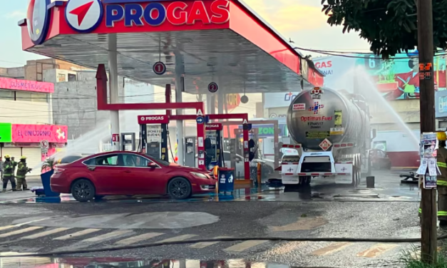 Flamazo en gasolinera de Gómez Palacio deja dos lesionados