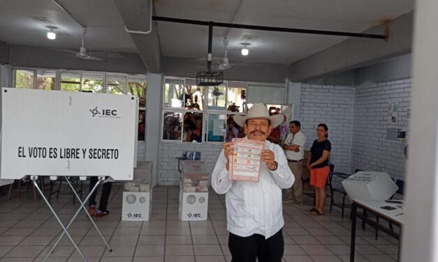 «Vamos a ganar», dice Armando Guadiana al emitir su voto en Coahuila