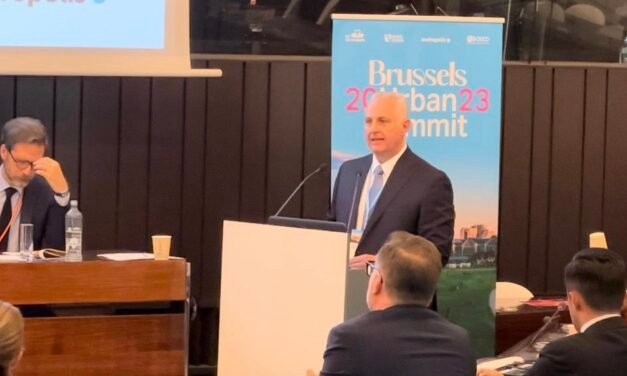 Román Cepeda presenta en Bruselas proyecto de drenaje pluvial para Torreón