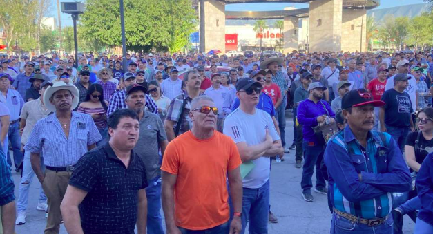 Trabajadores de AHMSA marchan en demanda de diálogo y pagos pendientes