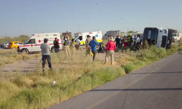 Volcadura de autobús de transporte de personal deja a 6 trabajadores heridos en Torreón