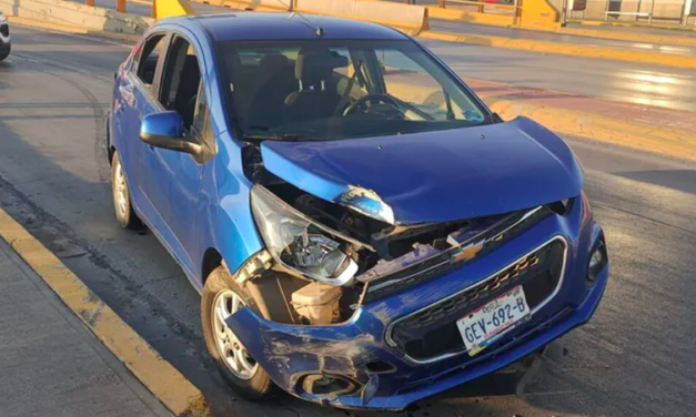 Joven en estado de ebriedad provoca aparatoso accidente vial en Torreón