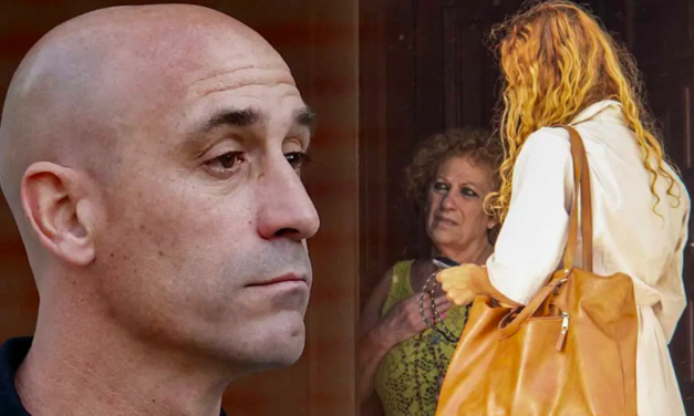 Trasladan al hospital en ambulancia a la madre de Rubiales por su estado de salud