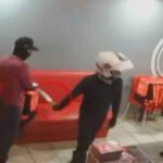 En Hermosillo falsos repartidores asaltan con un machete un restaurante