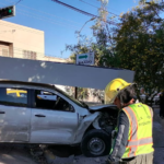 Aparatoso choque en el Centro de Torreón deja camioneta volcada y heridos