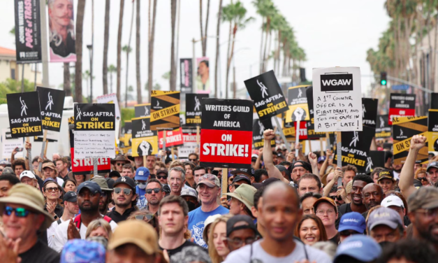 Hollywood celebra acuerdo para poner fin a la huelga de guionistas