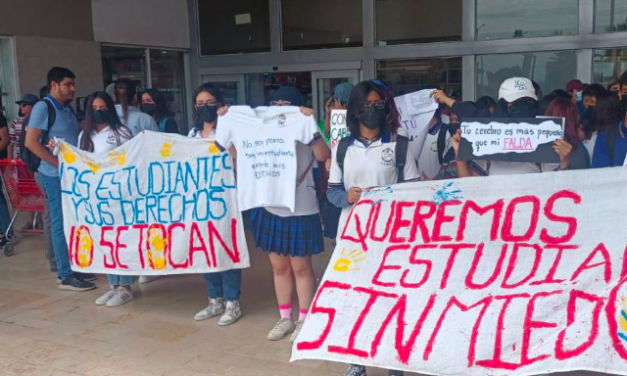 Estudiantes de la PVC de Torreón marchan en protesta contra el acoso y la intimidación