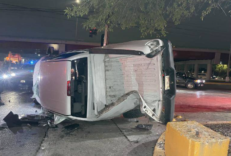 Patrulla de la Fiscalía de Coahuila protagoniza impactante choque con volcadura