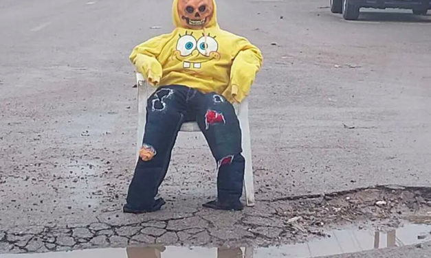 El ‘Bache del Terror’ se convierte en atracción turística en San Pedro, Coahuila