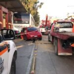 En Tultitlán muere automovilista al chocar contra Mexibús