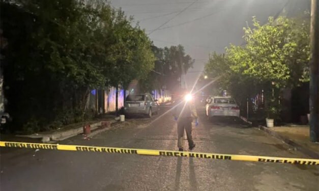 En Nuevo León balean a familia en la banqueta; matan a joven y hieren a niña de 2 años