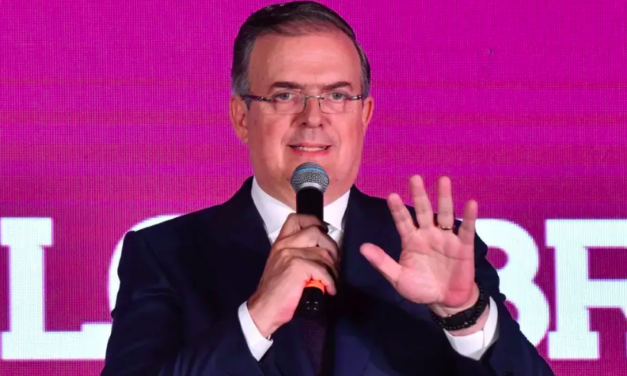 Marcelo Ebrard decide permanecer en Morena