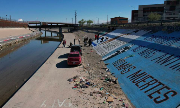 Protesta artística en Ciudad Juárez condena ataques en Palestina y señala a Israel en impactante mural