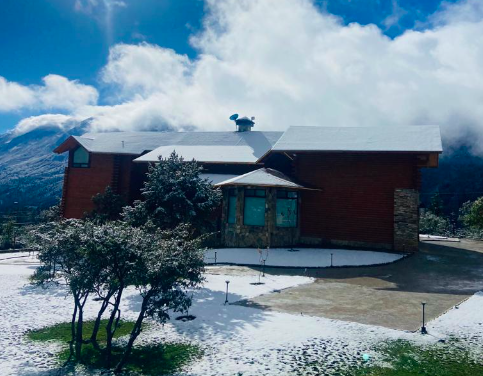 Paisaje blanco, Sierra de Arteaga cubierta de aguanieve por Frente Frío