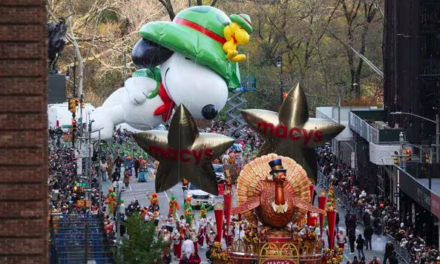 Desfile anual del Día de Acción de Gracias de Macy’s marca el comienzo de la temporada navideña en Nueva York