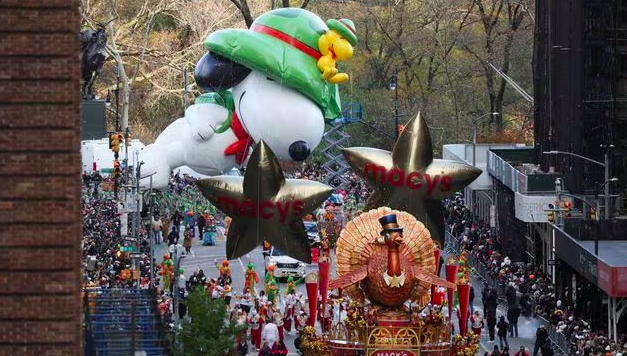 Desfile anual del Día de Acción de Gracias de Macy’s marca el comienzo de la temporada navideña en Nueva York