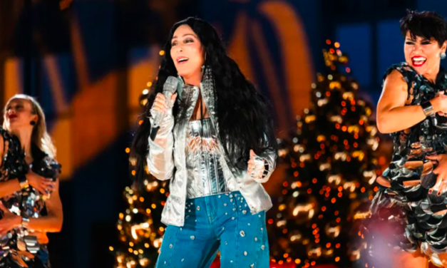 Cher deslumbra en la ceremonia de encendido del Árbol de Navidad del Rockefeller Center