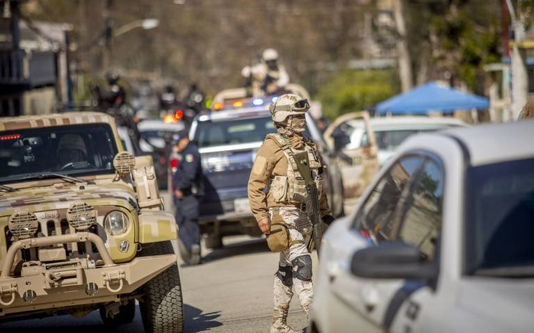 Militares realizaron el terrible hallazgo luego de que los criminales chocaran con ellos