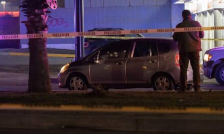 Ejecutan a mujer policía cuando circulaba en su auto por Tijuana