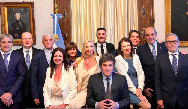 Primeras horas del presidente Javier Milei en Argentina; señales y decisiones clave