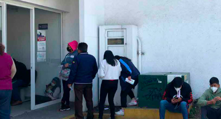 Crecimiento de consultorios médicos en farmacias, necesidad de regulación según Coneval